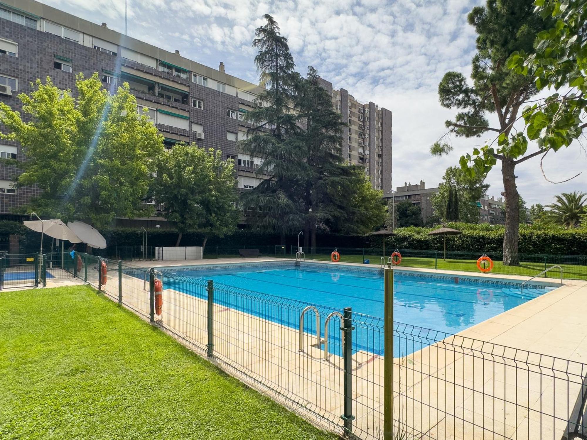 Apartamento Lagunaria - Con Despacho En Retiro,